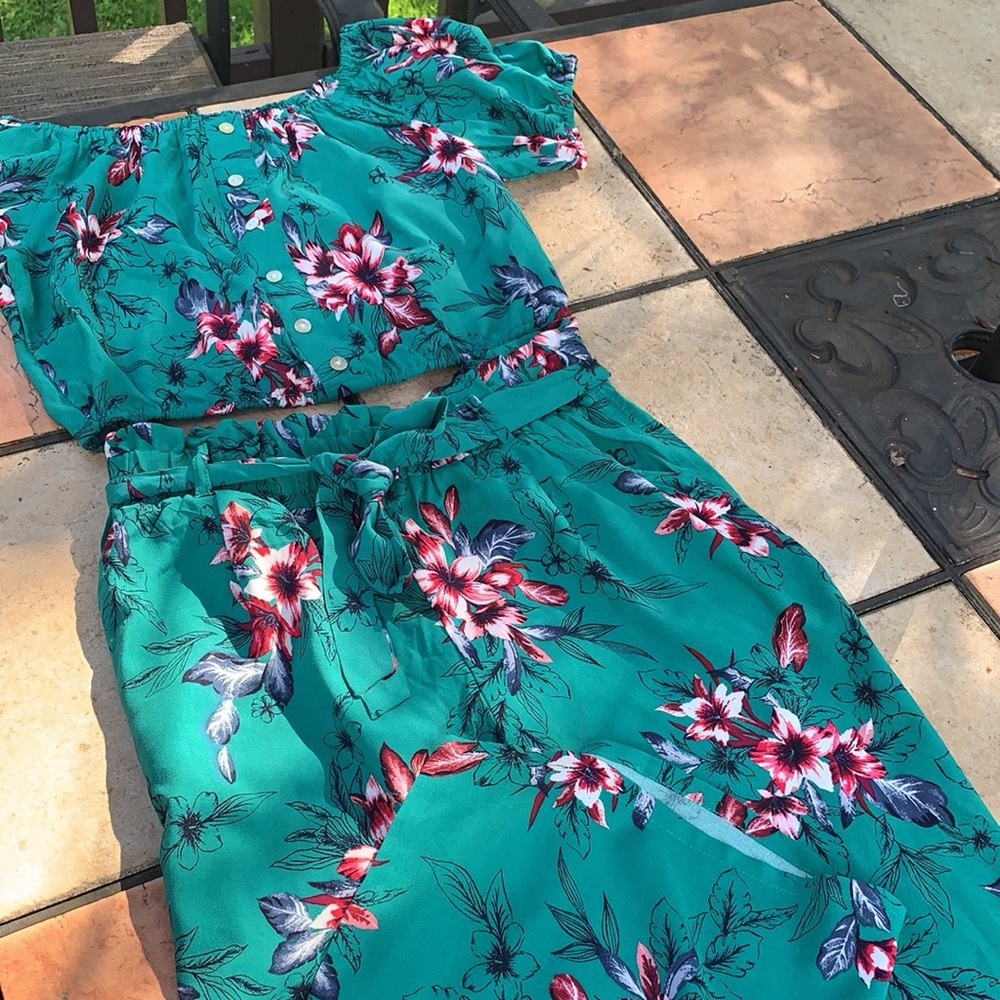 Candie’s Emerald Green Floral Top And Pant Set